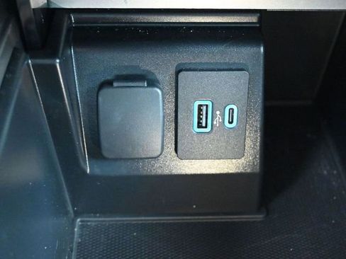 Used 2020 Ford Explorer XLT w/ Equipment Group 202A image 25