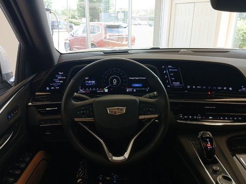 Used 2023 Cadillac Escalade Premium Luxury AWD/4WD image 20