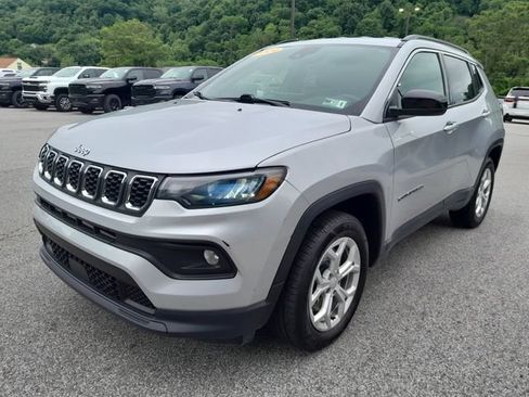 Used 2024 Jeep Compass Latitude AWD/4WD image 5