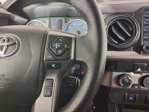 Used 2022 Toyota Tacoma SR5 AWD/4WD image 16
