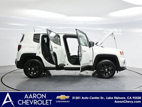 Used 2023 Jeep Renegade Latitude AWD/4WD image 3