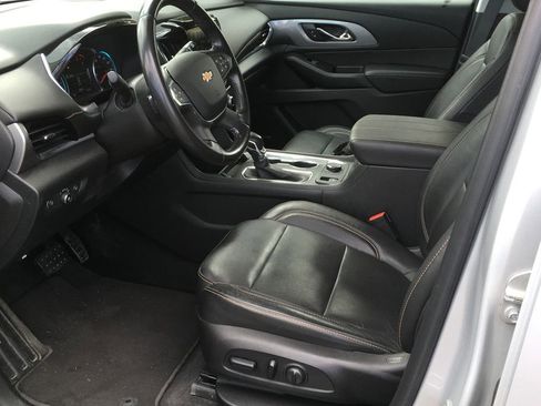 Used 2019 Chevrolet Traverse LT w/ LT Premium Package AWD/4WD image 4