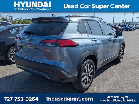 Used 2023 Toyota Corolla Cross XLE w/ Convenience Package image 3