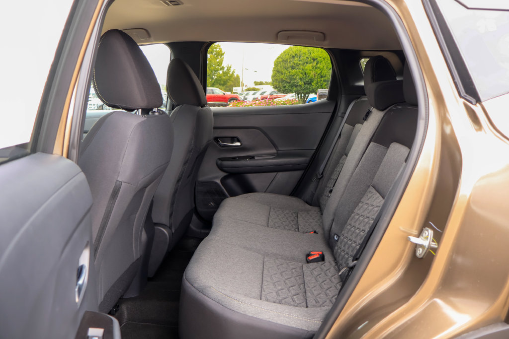New 2027 Nissan Kicks SV FWD image 8