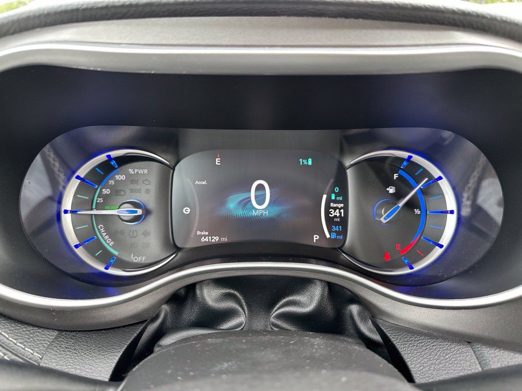 Used 2024 Chrysler Pacifica Limited FWD image 12