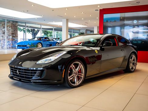 Used 2017 Ferrari GTC4Lusso AWD/4WD image 4