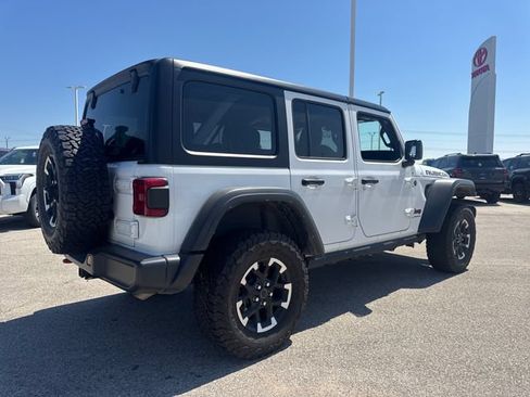 Used 2025 Jeep Wrangler Unlimited Rubicon AWD/4WD image 6