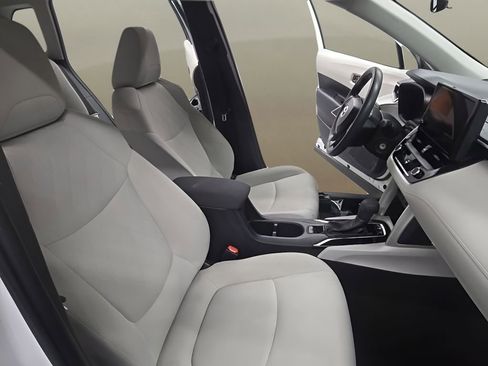Used 2024 Toyota Corolla Cross L AWD/4WD image 17