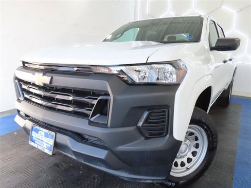 Used 2024 Chevrolet Colorado W/T image 1
