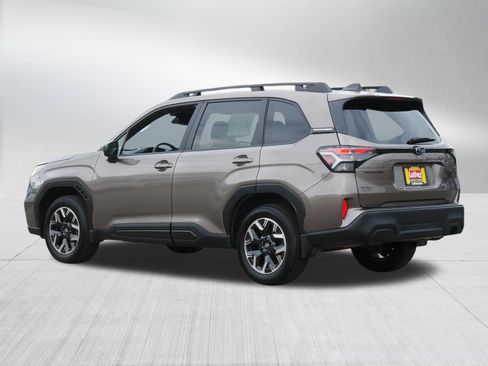Used 2025 Subaru Forester Premium AWD/4WD image 5
