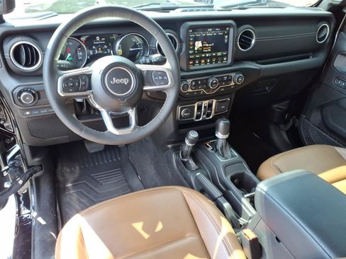 Used 2023 Jeep Wrangler Unlimited Sahara w/ Cold Weather Group AWD/4WD image 22