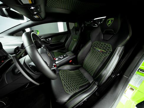 Used 2019 Lamborghini Huracan LP 580-2 image 2