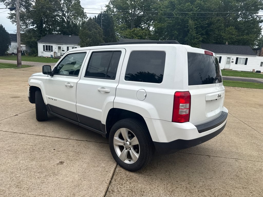 Used 2015 Jeep Patriot Latitude w/ Sun/Sound Group AWD/4WD image 8