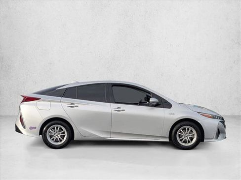 Used 2019 Toyota Prius Prime Premium image 4