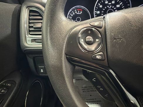 Used 2018 Honda HR-V EX image 29