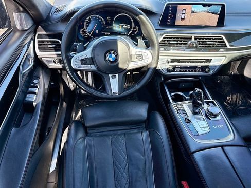 Used 2018 BMW M760i xDrive image 17