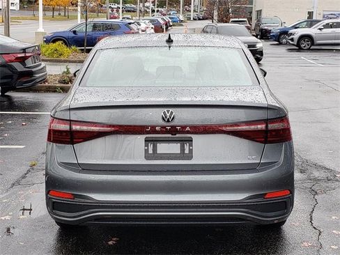 New 2026 Volkswagen Jetta SE image 4