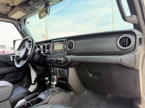 Used 2021 Jeep Wrangler Unlimited Sahara AWD/4WD image 15