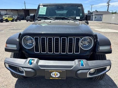 Used 2024 Jeep Wrangler Unlimited Sahara AWD/4WD image 2