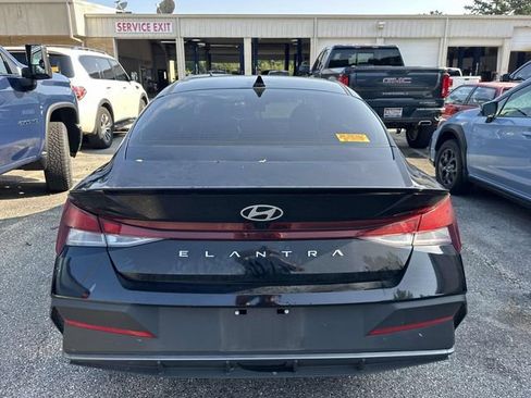 Used 2025 Hyundai Elantra Sport FWD image 15