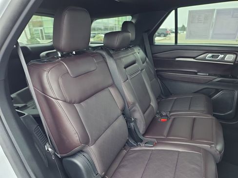 Used 2025 Ford Explorer Platinum image 40