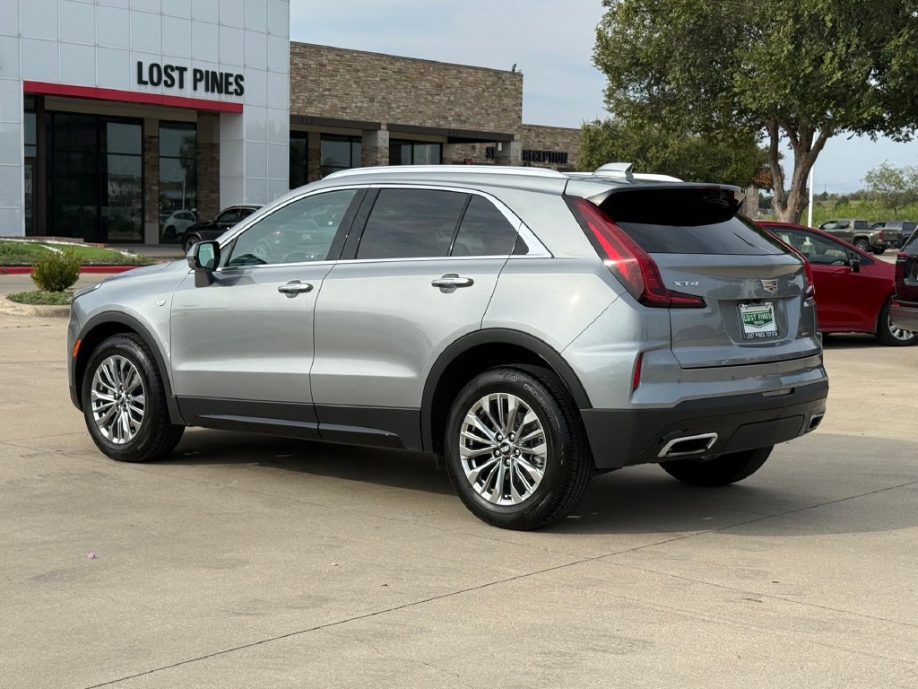 Used 2025 Cadillac XT4 Premium Luxury FWD image 3