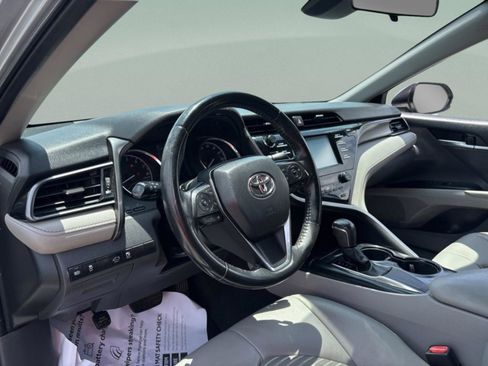 Used 2019 Toyota Camry SE FWD image 17