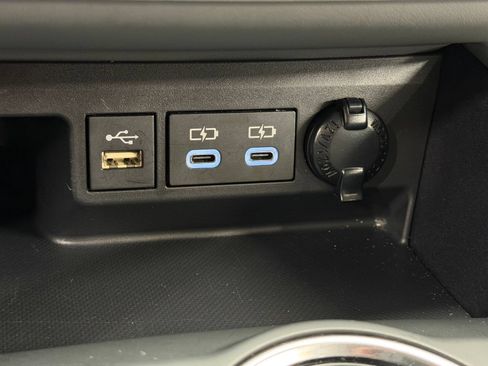 Used 2023 Toyota Highlander L FWD image 33