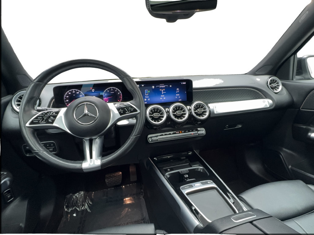 Used 2025 Mercedes-Benz GLB 250 4MATIC image 35