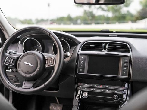 Used 2018 Jaguar XE Premium AWD/4WD image 45