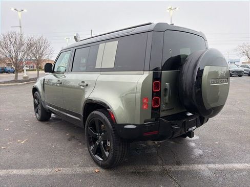 Used 2025 Land Rover Defender 110 X-Dynamic SE image 13