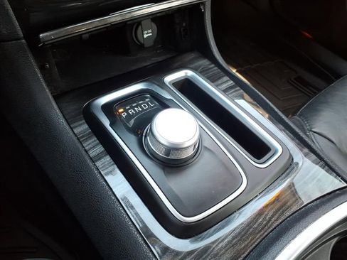 Used 2017 Chrysler 300 Limited image 24