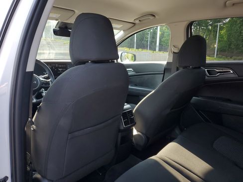 Used 2025 Kia Sportage LX AWD/4WD image 11