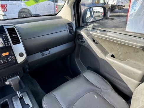Used 2016 Nissan Frontier PRO-4X image 19
