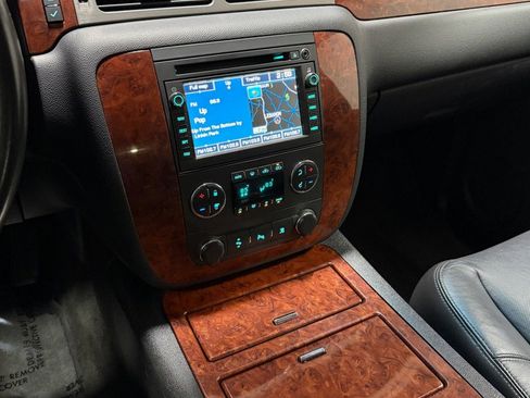 Used 2011 Chevrolet Avalanche LTZ image 12