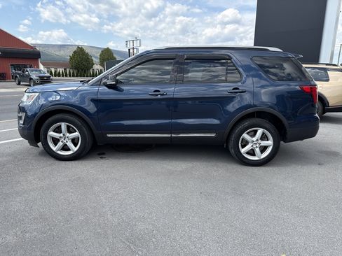 Used 2016 Ford Explorer XLT w/ Equipment Group 201A AWD/4WD image 7