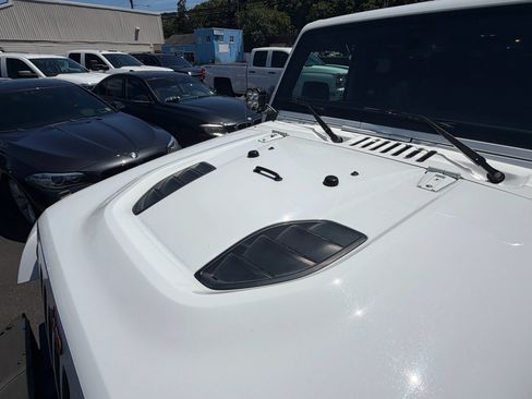 Used 2017 Jeep Wrangler Unlimited Sahara AWD/4WD image 25