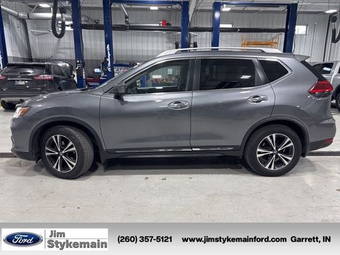 Used 2017 Nissan Rogue SL w/ SL Premium Package image 4