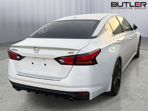 Used 2023 Nissan Altima 2.5 SR FWD image 9