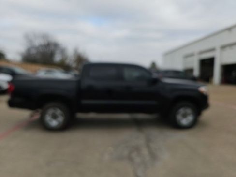 Used 2022 Toyota Tacoma SR image 4
