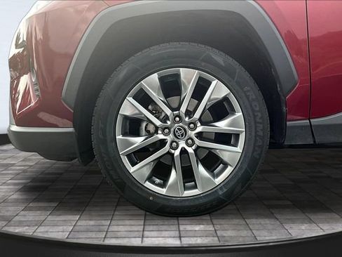 Used 2019 Toyota RAV4 XLE Premium w/ Cold Weather Package FWD image 33
