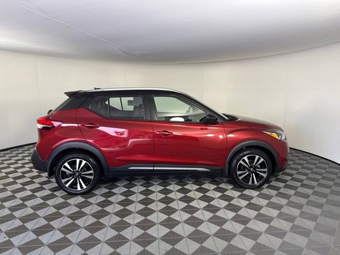 Used 2020 Nissan Kicks SR w/ SR Premium Package FWD image 6