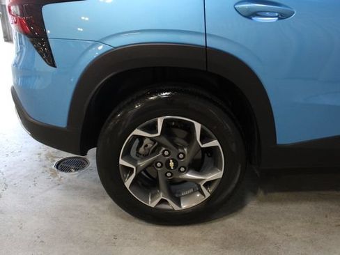 Used 2025 Chevrolet Trax LT w/ Driver Confidence Package FWD image 26
