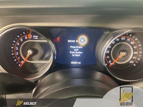 Used 2021 Jeep Gladiator Sport image 15