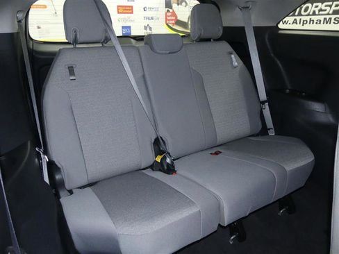 Used 2025 Toyota Sienna LE image 21