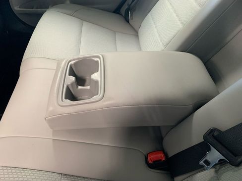 Used 2017 Toyota Camry SE w/ Moonroof Package image 23