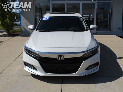 Used 2018 Honda Accord Touring image 9