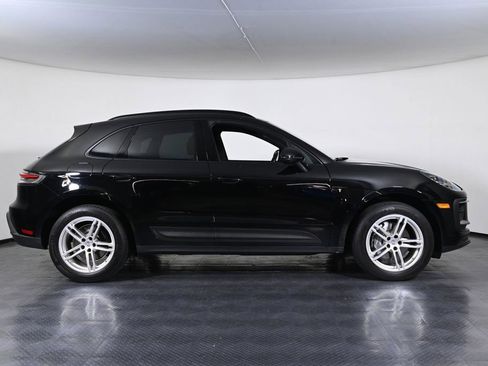 Certified 2024 Porsche Macan AWD/4WD image 8