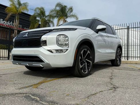 Used 2022 Mitsubishi Outlander SEL image 3