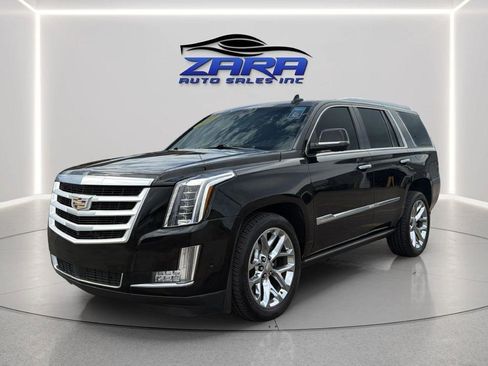 Used 2017 Cadillac Escalade Platinum AWD/4WD image 3